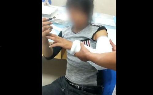 吃瓜三个男网红是谁啊视频,三位男网红的爆笑视频幕后故事 第1张 吃瓜三个男网红是谁啊视频,三位男网红的爆笑视频幕后故事 第1张